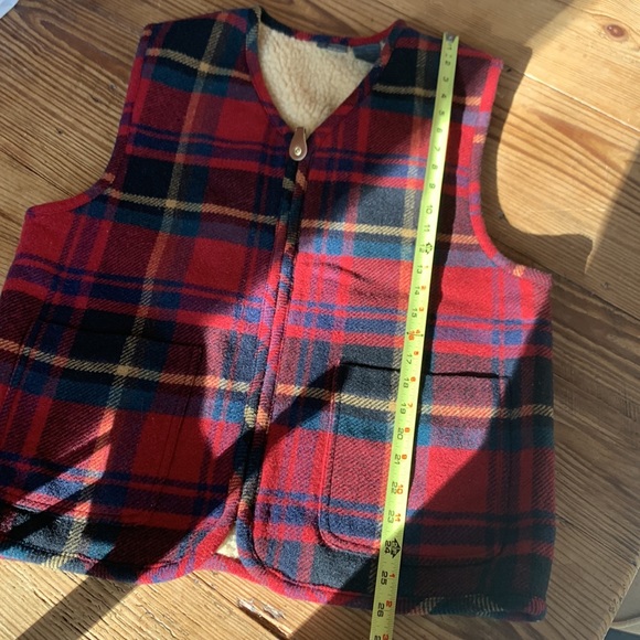 LizWear red plaid wool/nylon/mohair zip-up vest with sheepskin-looking lining. - Picture 13 of 14